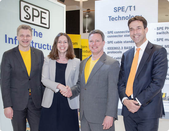 Looking forward to the partnership: Frank Welzel, Director Global Product Management, HARTING Electronics; Monika Kuklok, Director Communication & Power, TE Connectivity; Ralf Klein, Managing Director, HARTING Electronics; and Eric Leijtens, Global Product Manager of Industrial Communication, TE Connectivity (from left to right).